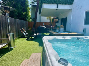 Private HotTub and Yard Walk to Beach and Village